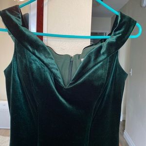 Prom gown emerald green with small oval train